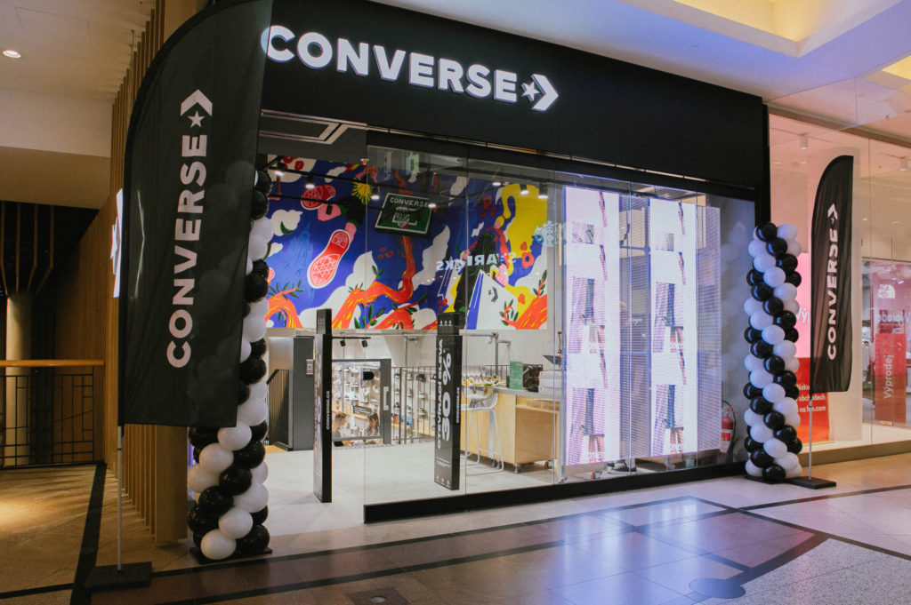 Palladium: Converse otevřel nový obchod s českým muralem a možností personalizovat si své nové boty